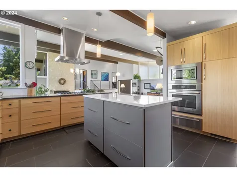 2075 Hillcrest Drive West Linn OR 97068