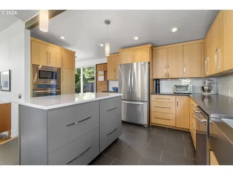 2075 Hillcrest Drive West Linn OR 97068