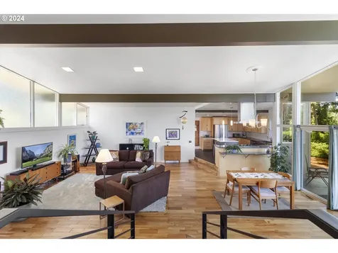 2075 Hillcrest Drive West Linn OR 97068