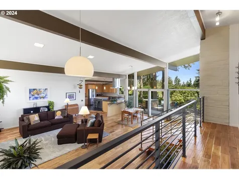 2075 Hillcrest Drive West Linn OR 97068