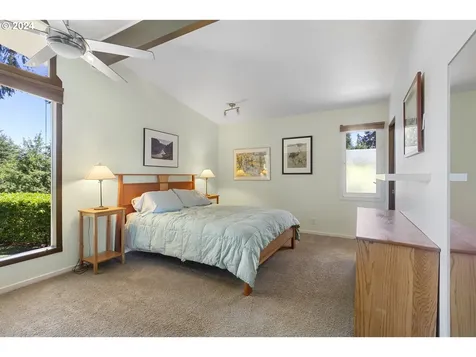 2075 Hillcrest Drive West Linn OR 97068