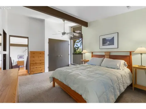 2075 Hillcrest Drive West Linn OR 97068