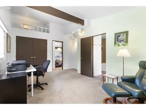 2075 Hillcrest Drive West Linn OR 97068