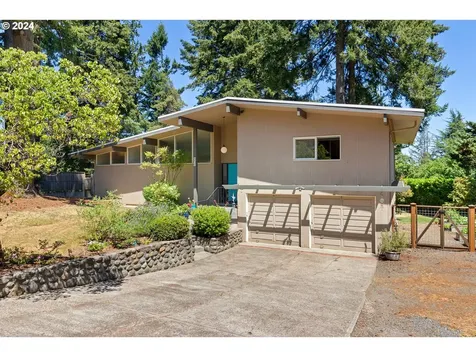 2075 Hillcrest Drive West Linn OR 97068