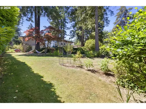 2075 Hillcrest Drive West Linn OR 97068