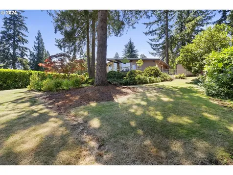 2075 Hillcrest Drive West Linn OR 97068