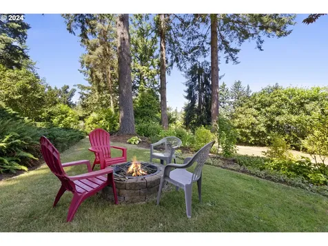 2075 Hillcrest Drive West Linn OR 97068