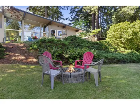 2075 Hillcrest Drive West Linn OR 97068