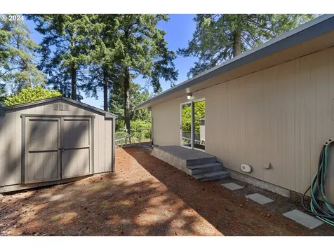 2075 Hillcrest Drive West Linn OR 97068