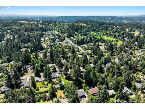 2075 Hillcrest Drive West Linn OR 97068