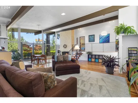 2075 Hillcrest Drive West Linn OR 97068