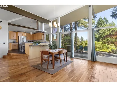 2075 Hillcrest Drive West Linn OR 97068