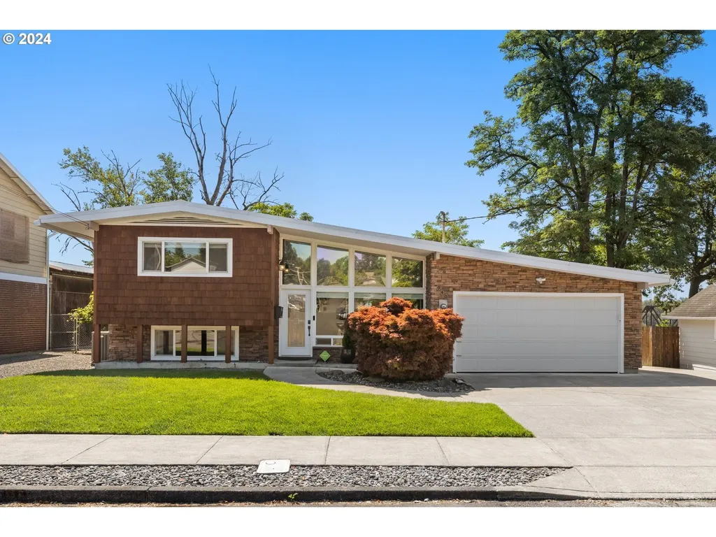 940 E 1st Avenue Camas WA 98607