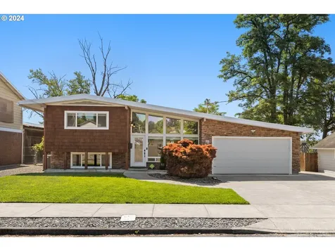 940 E 1st Avenue Camas WA 98607