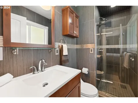 940 E 1st Avenue Camas WA 98607