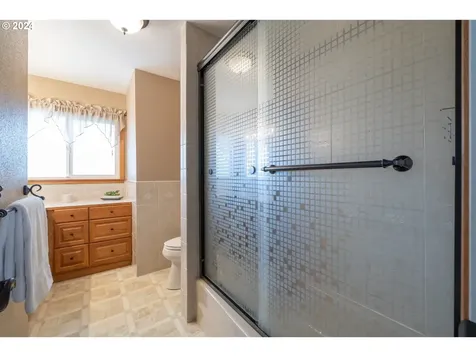 940 E 1st Avenue Camas WA 98607