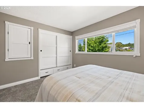 940 E 1st Avenue Camas WA 98607