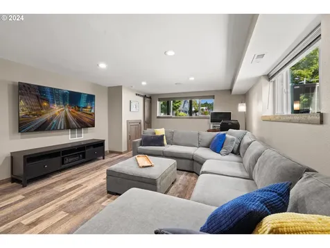 940 E 1st Avenue Camas WA 98607