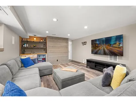 940 E 1st Avenue Camas WA 98607