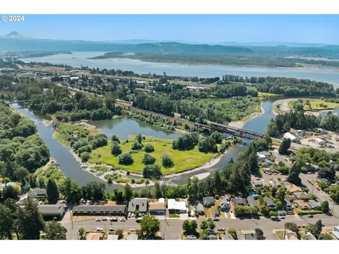 940 E 1st Avenue Camas WA 98607