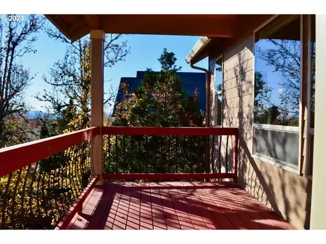 314 N X Street Washougal WA 98671