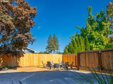 1440 Fetlock Court Eugene OR 97401