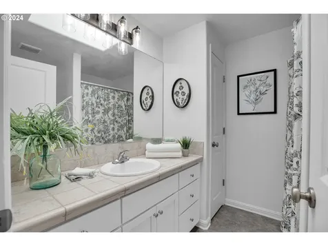 3325 N Baldwin Street Portland OR 97217