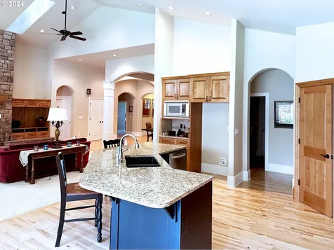 13546 Peters Road Lake Oswego OR 97035