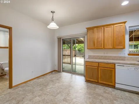 14817 Ne Couch Street Portland OR 97230