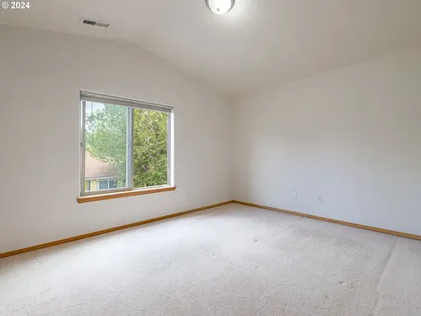 14817 Ne Couch Street Portland OR 97230