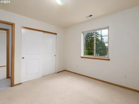 14817 Ne Couch Street Portland OR 97230
