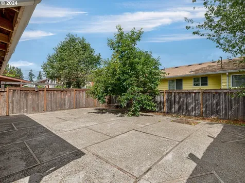 14817 Ne Couch Street Portland OR 97230
