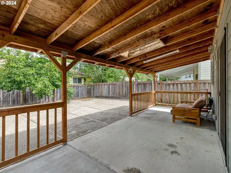 14817 Ne Couch Street Portland OR 97230
