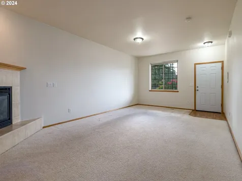 14817 Ne Couch Street Portland OR 97230