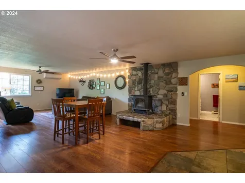 189 Swanie Lane Glide OR 97443