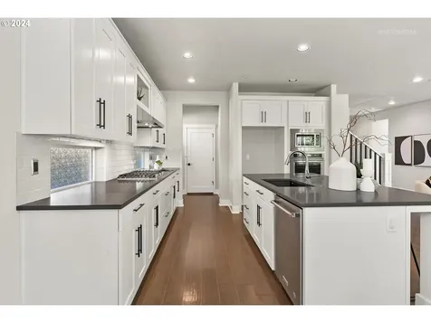 1578 SE 41st Loop Hillsboro OR 97123
