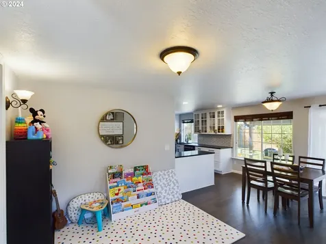 4518 Spring Meadow Avenue Eugene OR 97404