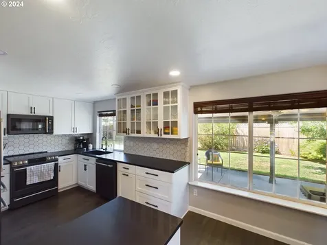 4518 Spring Meadow Avenue Eugene OR 97404
