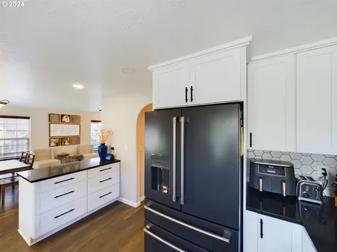 4518 Spring Meadow Avenue Eugene OR 97404