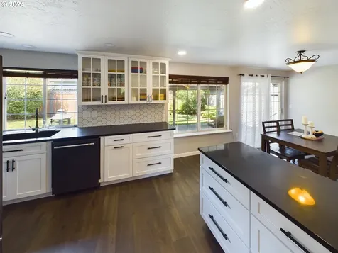 4518 Spring Meadow Avenue Eugene OR 97404