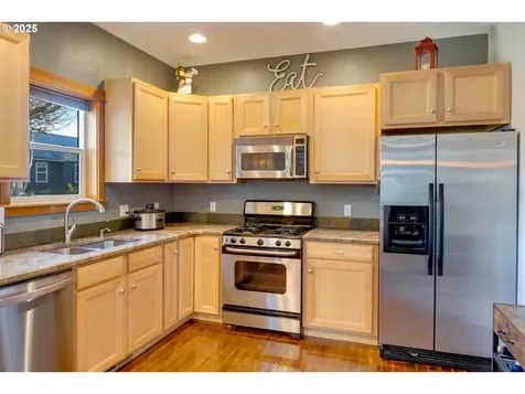 910 Samantha Street Hood River OR 97031