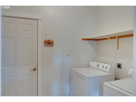 910 Samantha Street Hood River OR 97031