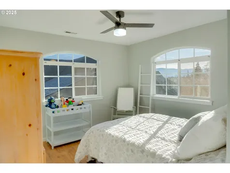 910 Samantha Street Hood River OR 97031