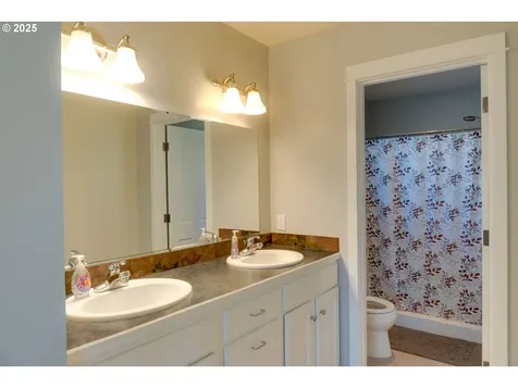 910 Samantha Street Hood River OR 97031