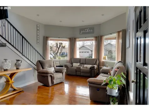 910 Samantha Street Hood River OR 97031