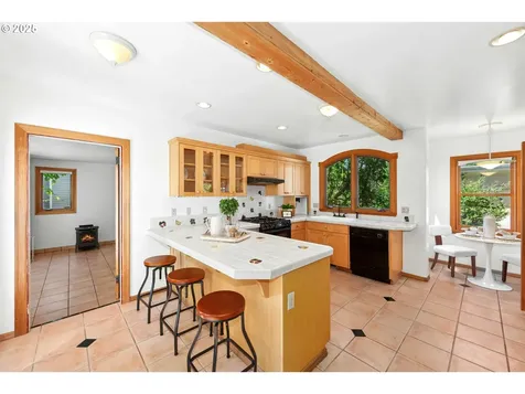 6901 SW 3rd Avenue Portland OR 97219