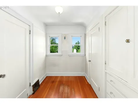 6901 SW 3rd Avenue Portland OR 97219
