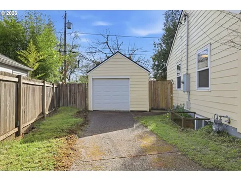 11610 NE Fremont Court Portland OR 97220