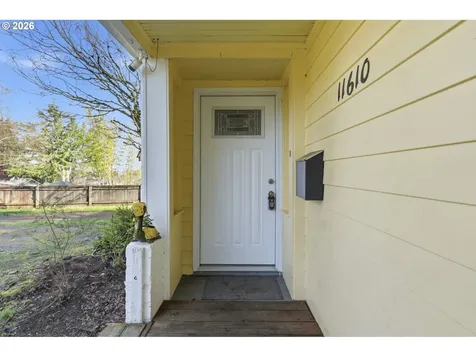 11610 NE Fremont Court Portland OR 97220