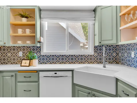 6028 SE Gladstone Street Portland OR 97206